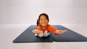 親子瑜珈 : 兒童瑜珈：增進身體協調性