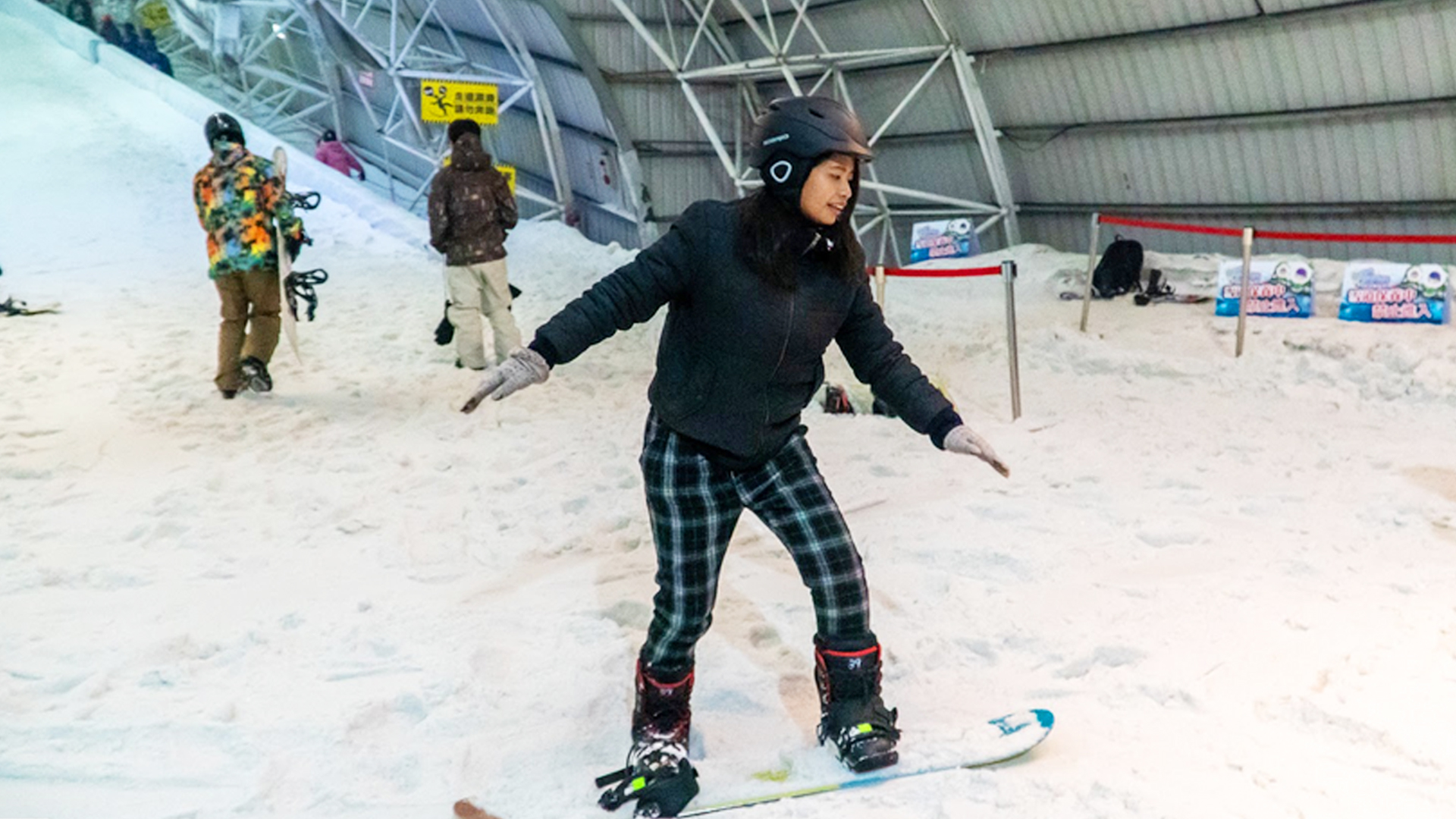全台最大的「小叮噹科學主題樂園」室內滑雪場，一年四季都能享受滑雪的快感！